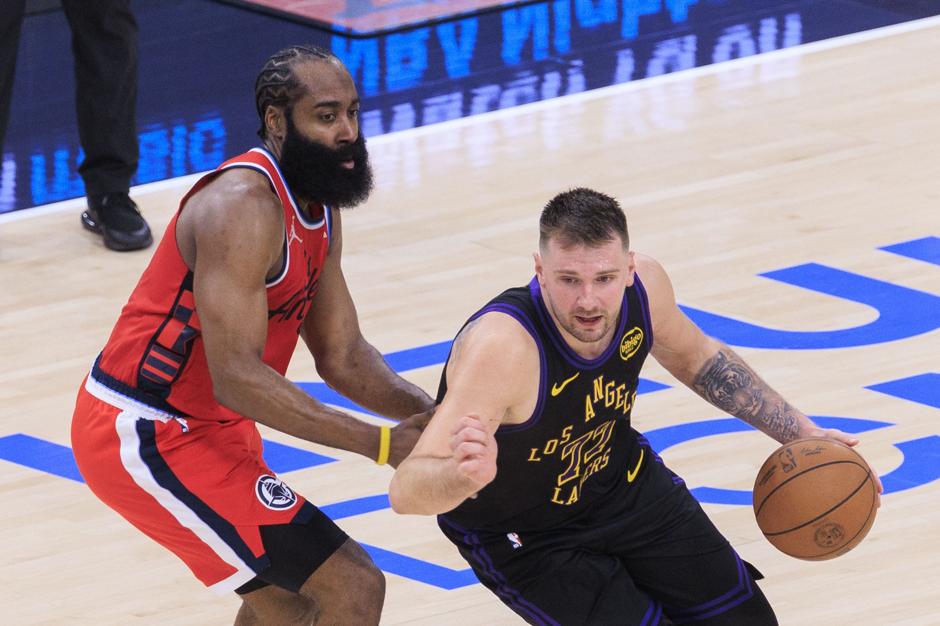 华体会中国-徐静雨：哈登尽显领袖能力 依旧压制东契奇 后者完全就是眼神防守